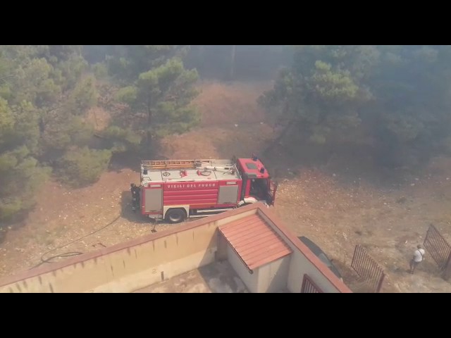 Incendio pericoloso a Pierderici sta avvolgendo il lato est di Sciacca