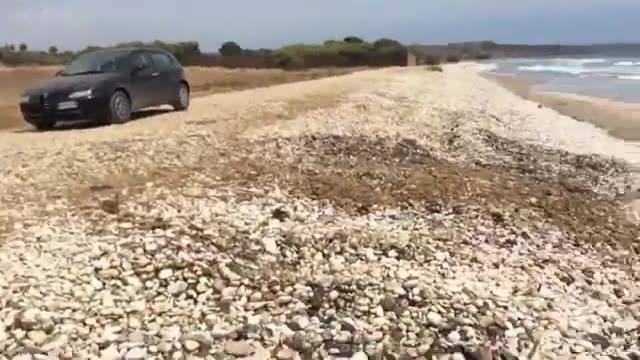 Fuoriuscita di gas sulla spiaggia di Bertolino, Macaluso: "Escludo fenomeni di vulcanesimo"