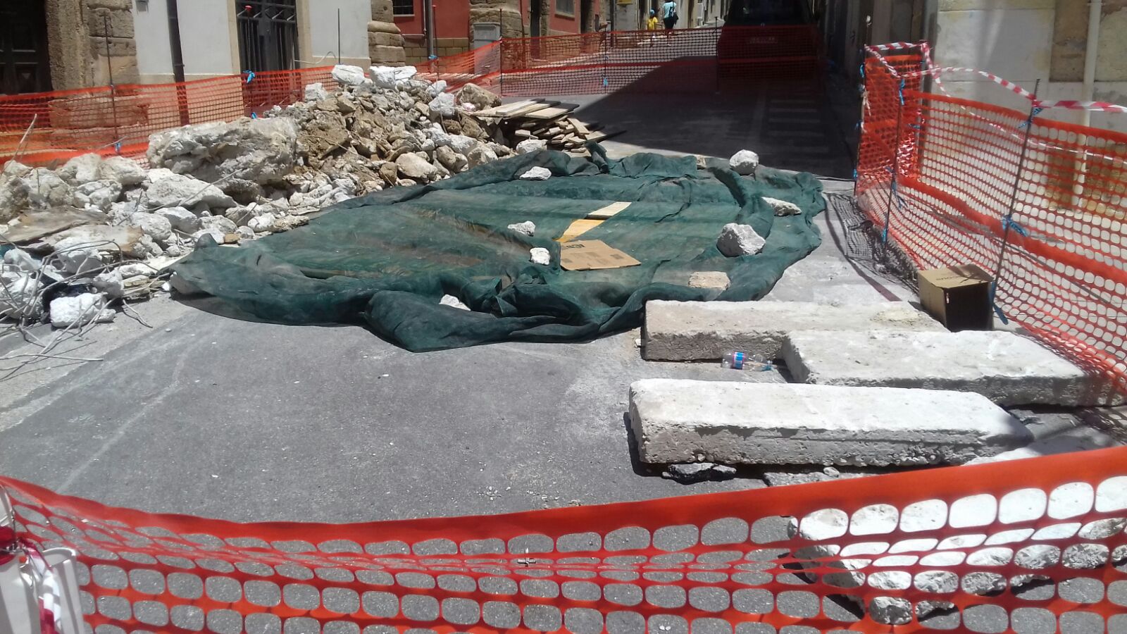 Interventi di ripristino asfalto, Girgenti Acque sistema il manto delle strade interessate dalle rotture