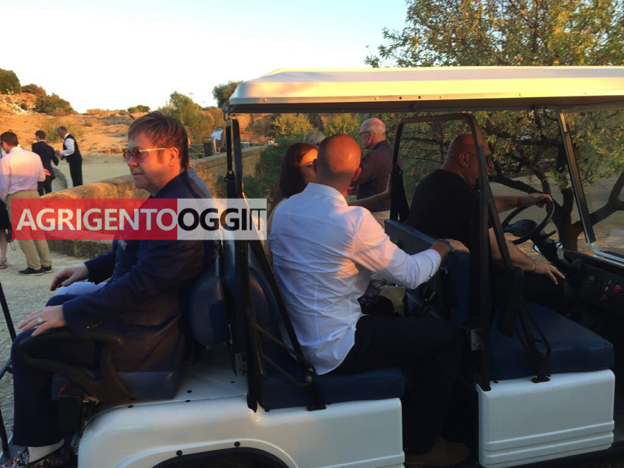 C'e' anche Elton John al Google Camp, lo scatto esclusivo che lo immortala nella Valle dei Templi