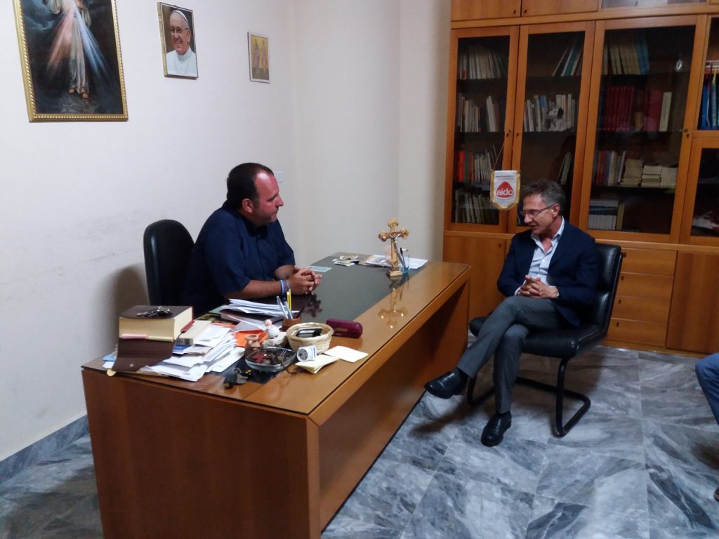 L'amministratore di Girgenti Acque incontra Don Marco Damanti, il prete difensore degli utenti in difficoltà economica