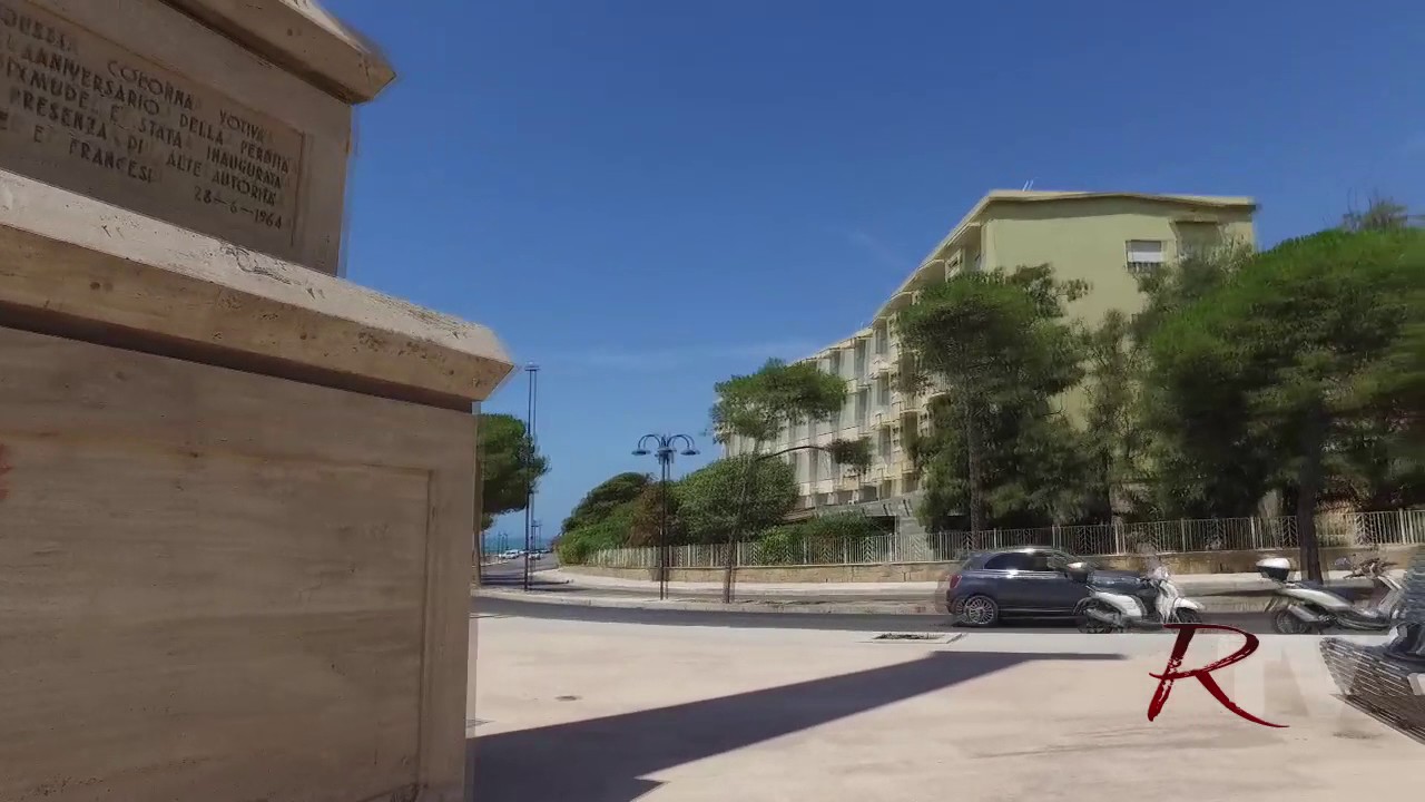 Urina e feci sotto il monumento dedicato ai caduti del Dixmunde nel viale delle Terme di Sciacca