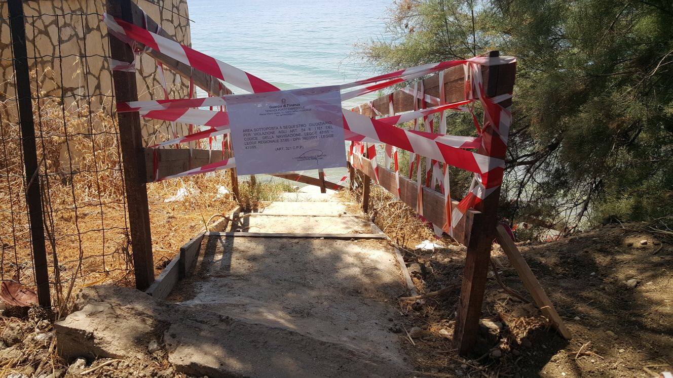 Opere abusive lungo la costa, i Finanzieri denunciano dieci persone