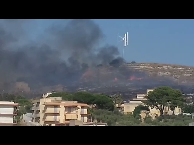 Spento l'incendio tra Cutrone e San Calogero, pomeriggio di intenso lavoro per i vigili