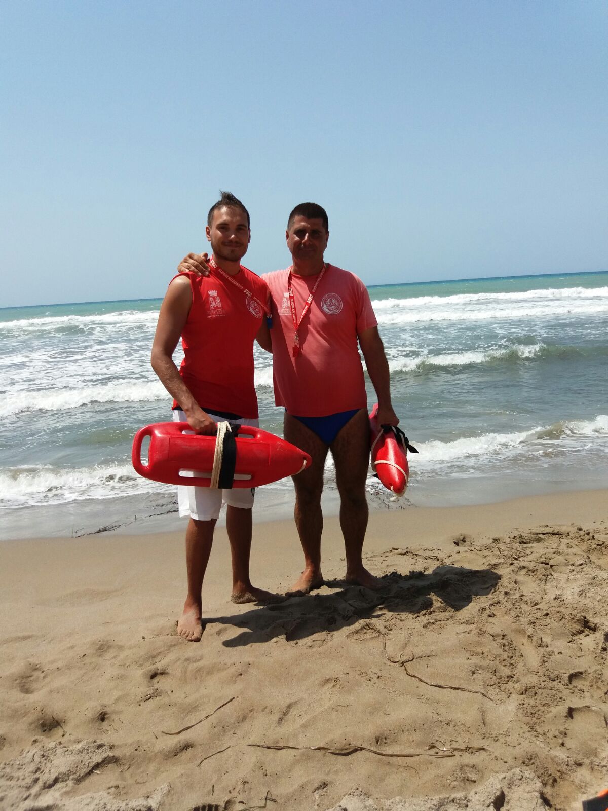 Capo San Marco, assistenti bagnanti salvano 4 persone (tra cui un bambino) che rischiavano di annegare