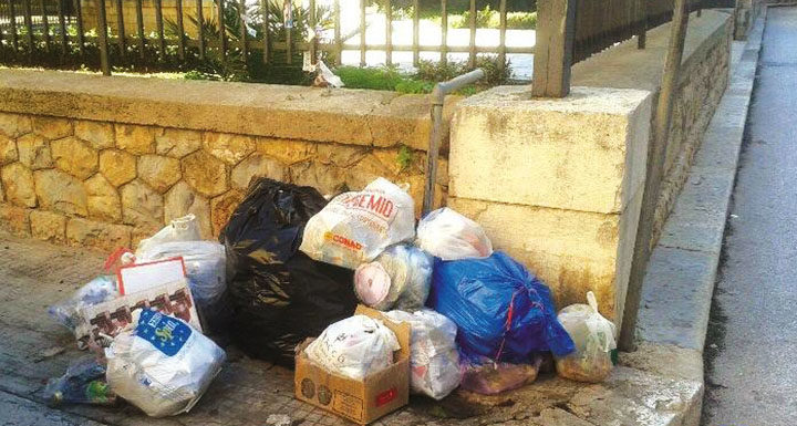 Ordinanze sindacali, scatta la sanzione da 25 a 500 euro per chi conferisce senza sacchetto bio