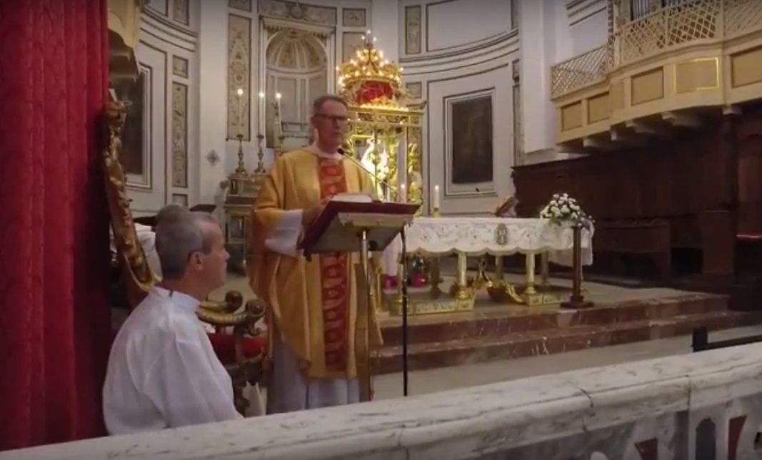 L'appello dell'arciprete: "Cerchiamo volontari che ci diano una mano per la processione di domani"