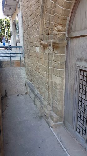Vergognoso degrado a Sciacca: l'ingresso dell'ex convento di San Francesco trasformato in un gabinetto pubblico