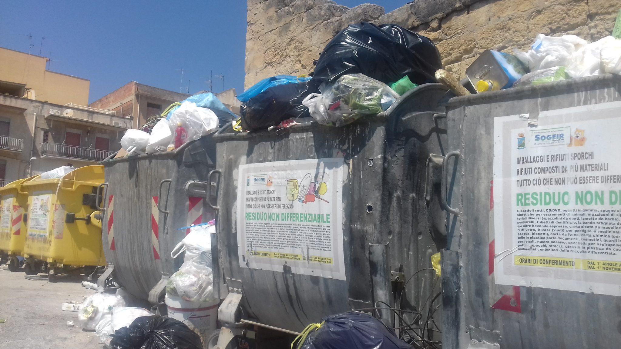 Trovata soluzione sui rifiuti: conferimento a Catania, ma inevitabile aumento dei costi