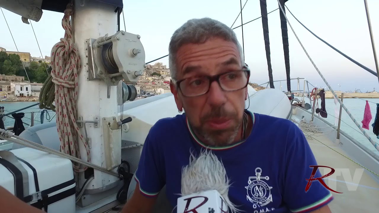 La vita per mare di Simone Perotti con "Mediterranea": "In barca ricchi soprattutto di tempo"