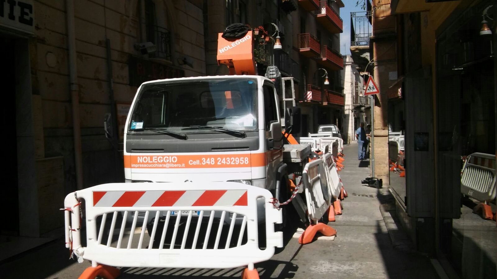 Riaprirà domani al transito via Licata per la messa in sicurezza dopo il crollo di ieri pomeriggio in un appartamento