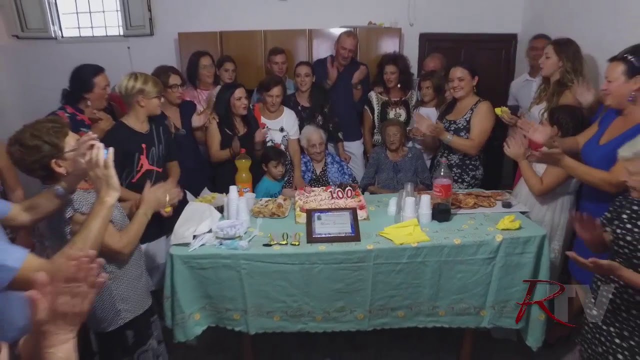 Cento candeline per nonna Maria, a festeggiarla anche la sindaca Valenti