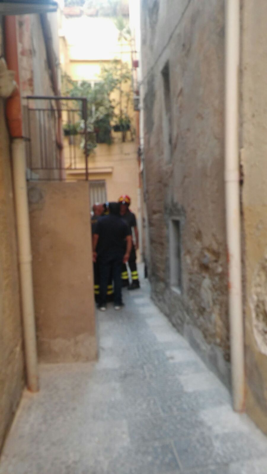 Il consulente tecnico della Procura in vicolo Cappellino e il giudice autorizza il completamento della copertura del tetto