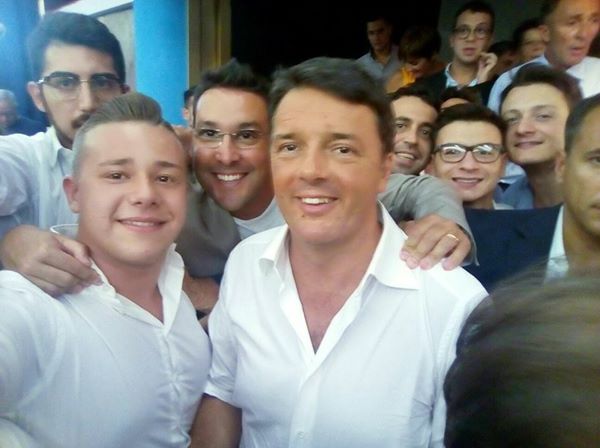 "Haters" scatenati sui social contro l'ex premier Renzi e contro chi ieri è andato a sentirlo a Sciaccamare
