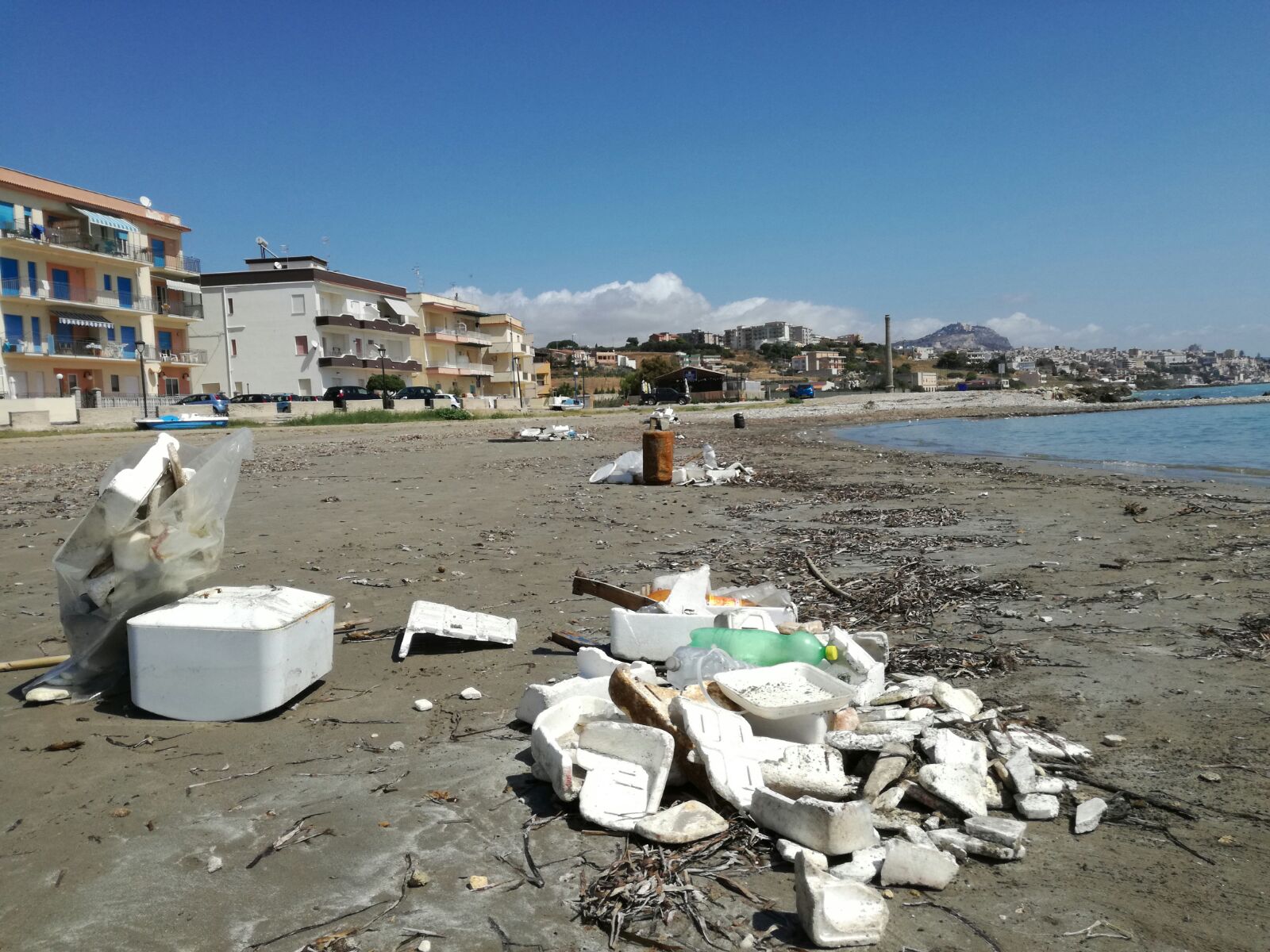 Polistirolo in mare, Paolo Mandracchia: "Atto doloso, domani mattina presenteremo esposto denuncia in Procura".