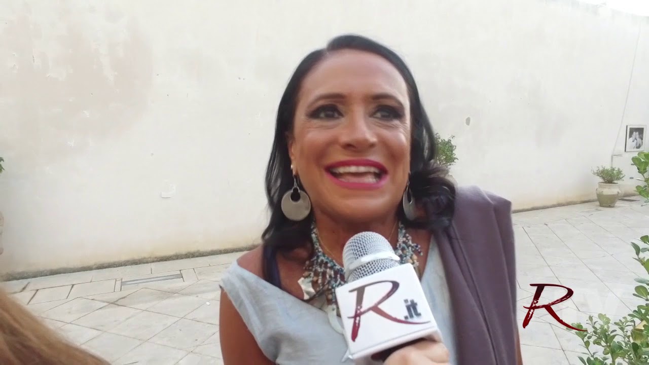 L'attrice Guia Jelo premiata allo Sciacca Film Fest: "Nel mio libro arringo contro gli uomini, ma teneramente"