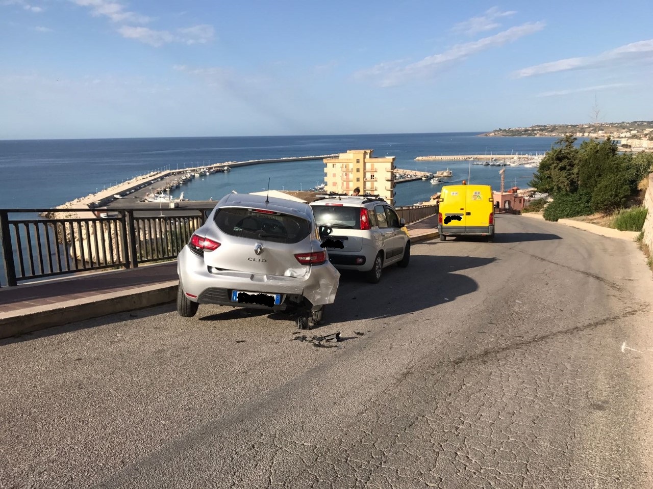Con l'auto contro due vetture in sosta in via San Paolo, saccense denunciato per guida in stato di ebbrezza alcolica