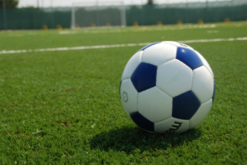 Protestava per un rigore, ma non ha interrotto una partita di calcio tra il Burgio e la Verdenero Sciacca e il giudice lo assolve