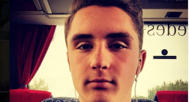 Schianto in moto, muore diciassettenne, gravi le condizioni di una ragazza