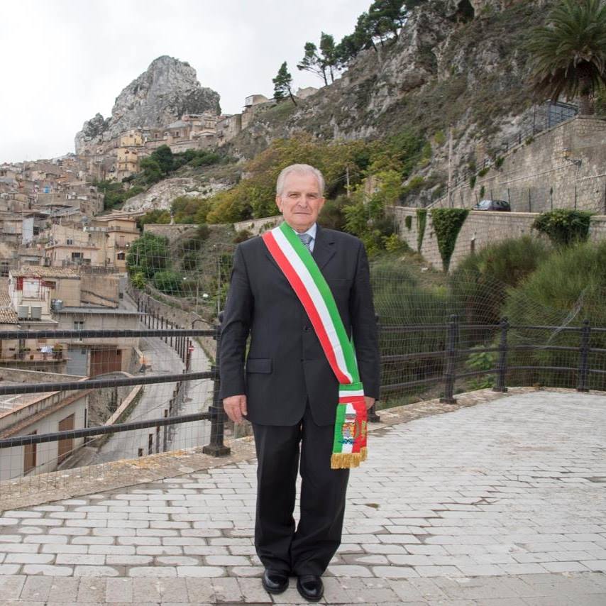 L'emergenza rifiuti, il sindaco di Caltabellotta: "Facciamo sapere alla gente quali Comuni non pagano"