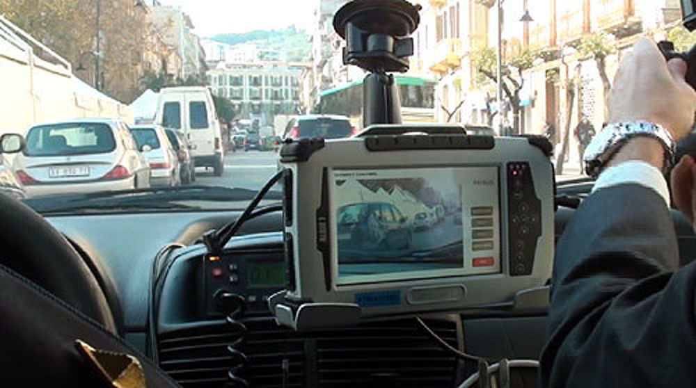 In dotazione sulle auto dei vigili urbani di Castelvetrano lo Street Control, multe a chi trasgredisce a casa