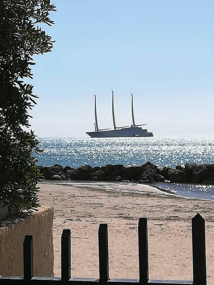 Avvistato nel mare di Sciacca il Sailing Yacht A, la più lussuosa barca a vela al mondo