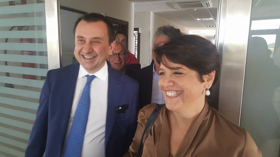 Visita del fautore del "Rosatellum" Ettore Rosato oggi a Menfi mentre un tweet contro di lui infiamma la polemica politica