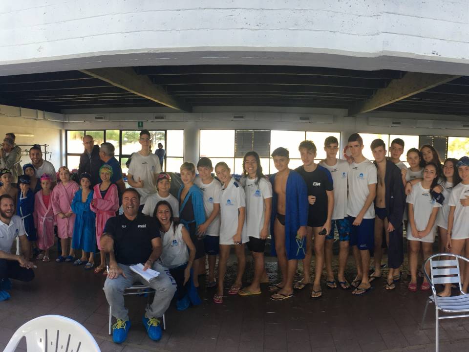 Menfi si gode la piscina comunale e ottiene successi con la squadra di nuoto
