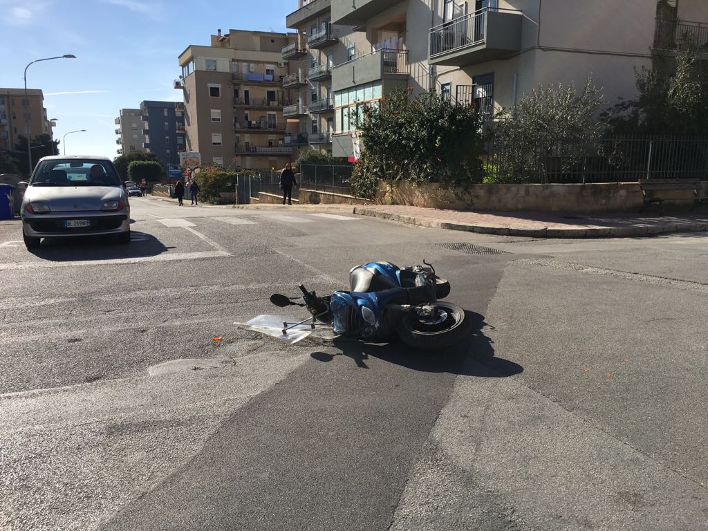 Incidente alla Perriera, coinvolto un centauro trasportato al Pronto Soccorso