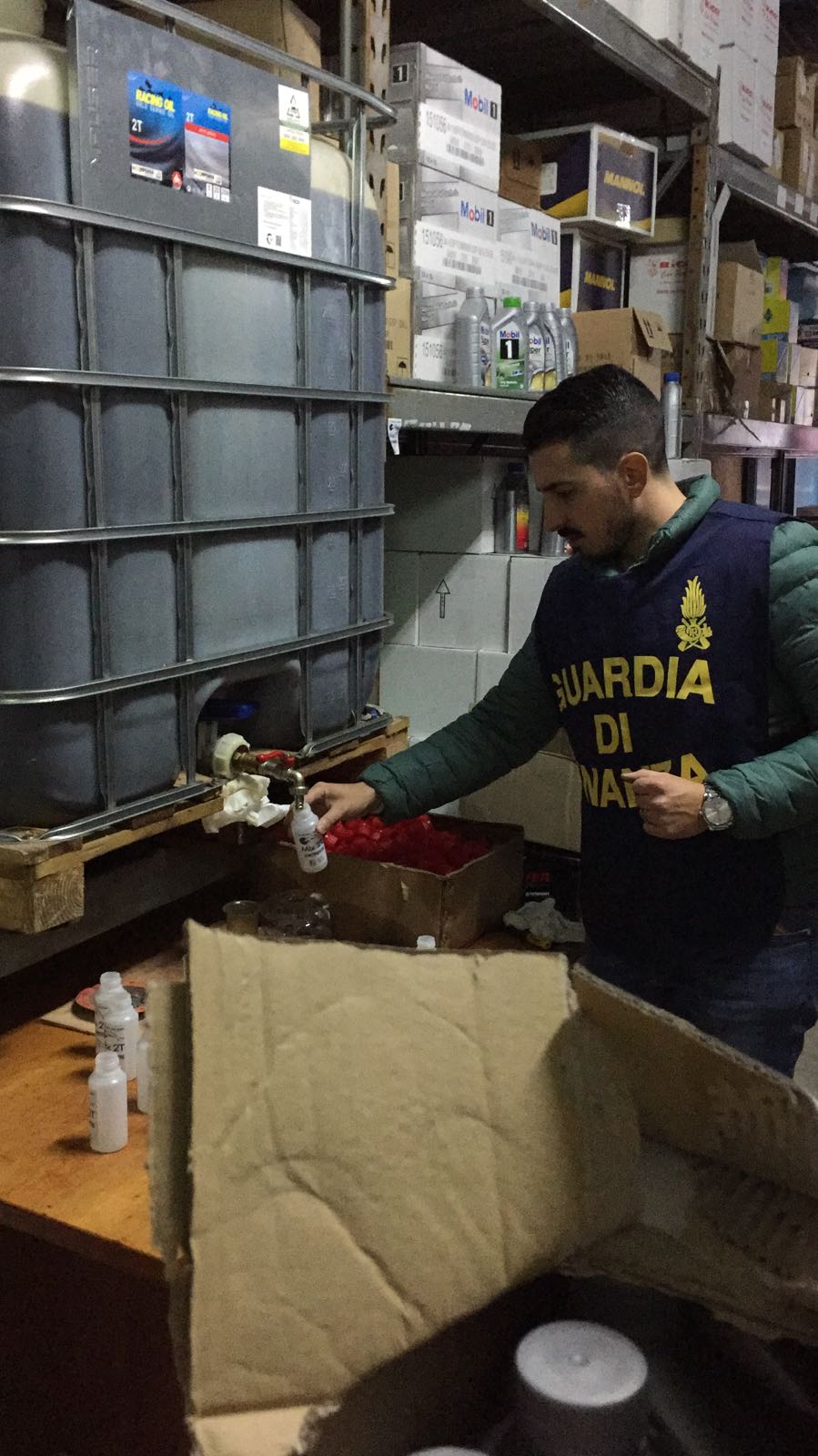 Contrabbando di oli esausti: quarantacinquenne denunciato a Palermo