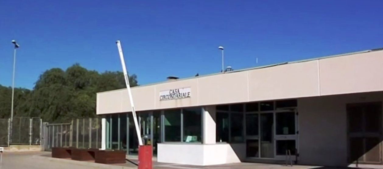 Minaccia l'ex di pubblicare scatti hot sul web, arrestato ventiseienne agrigentino