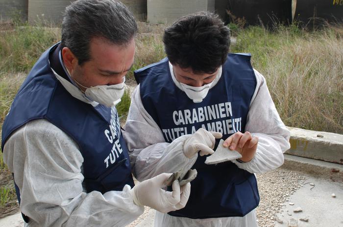 Smaltimento di rifiuti pericolosi: sequestrata impresa di Camastra