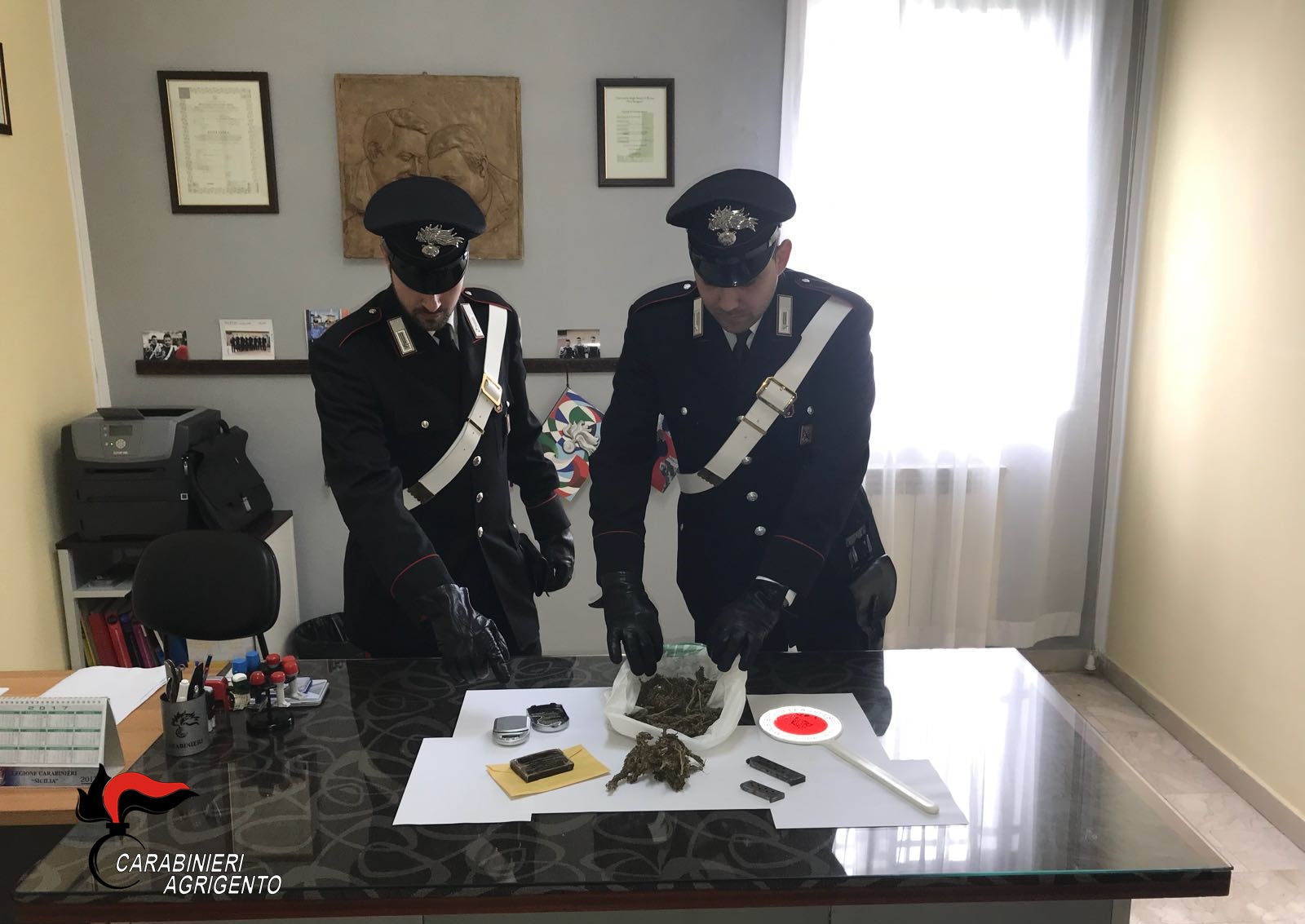 Ravanusa. Arrestato un trentatreenne. Deteneva in casa un kg di marijuana