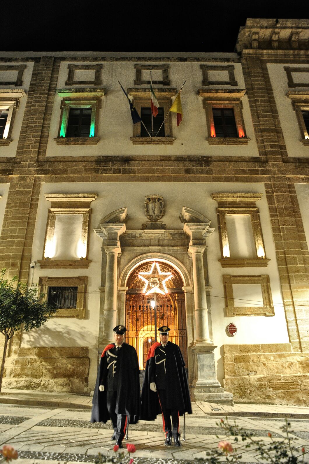 Carabinieri in alta uniforme in servizio a Sciacca in occasione del Natale