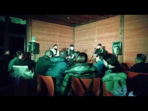 Ennio Salomone in concerto ieri sera al Castello Incantato, presentato l'album di inediti "Se passeggio faccio prima"