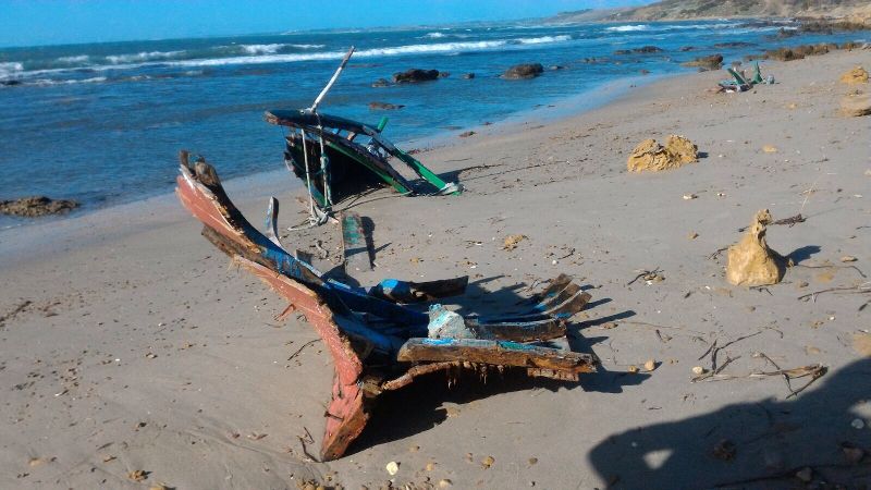 Sbarchi fantasma anche a Sciacca, i resti di un natante rinvenuti questa mattina a Maragani
