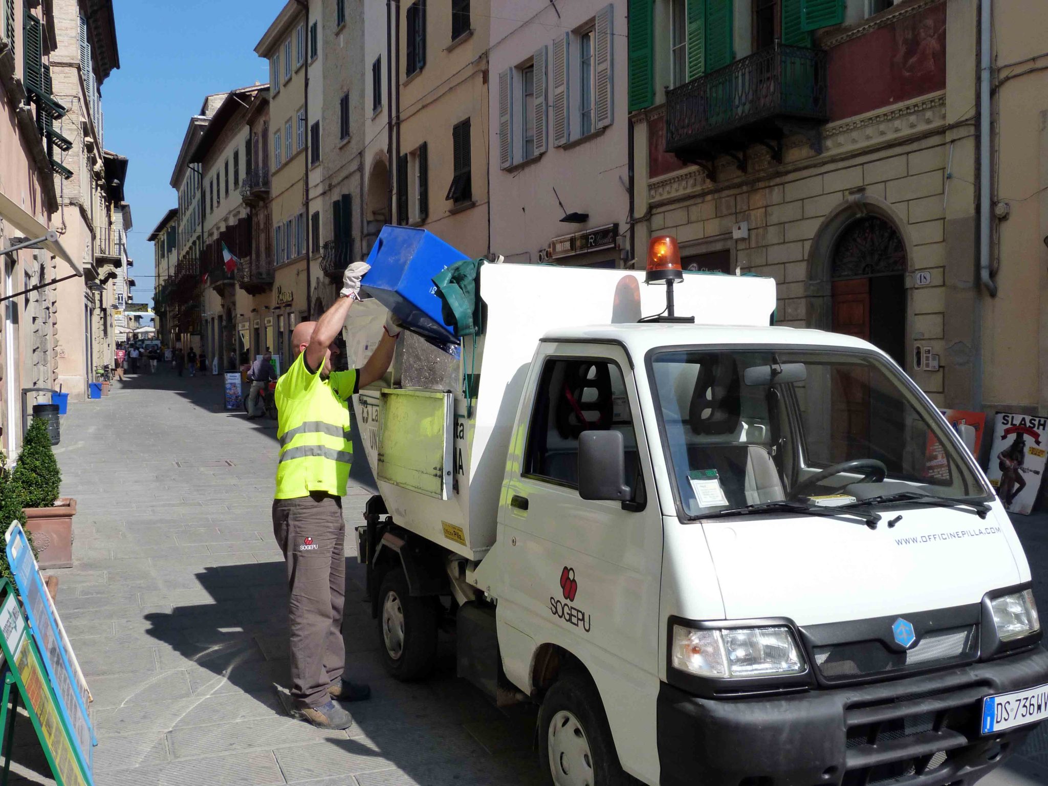 Rifiuti. Giro di vite al via per incentivare la raccolta differenziata a Sciacca. Obiettivo: raggiungere il 65%