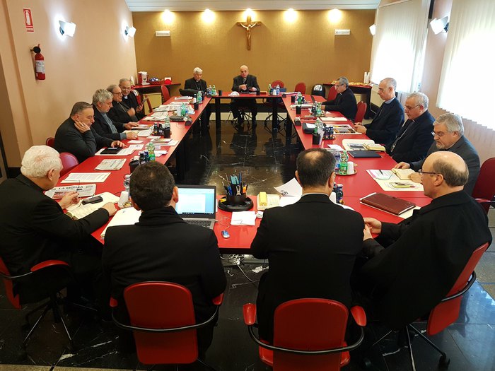 Palermo. Vertice della Cei: "I privilegi economici di pochi burocrati offendono i poveri"