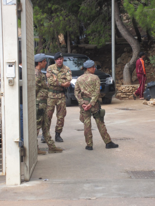 Lampedusa. Rivolta nel centro di accoglienza: tunisino accoltella connazionale
