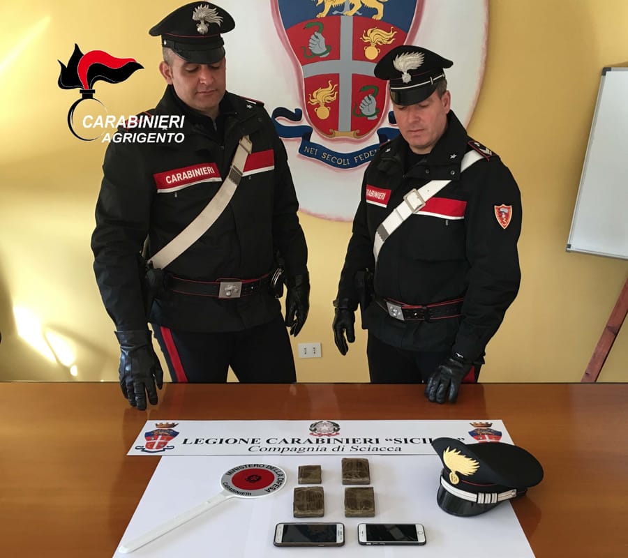 Arrestati due minorenni a Sciacca, su un pullman da Palermo con 4 panetti di hashish