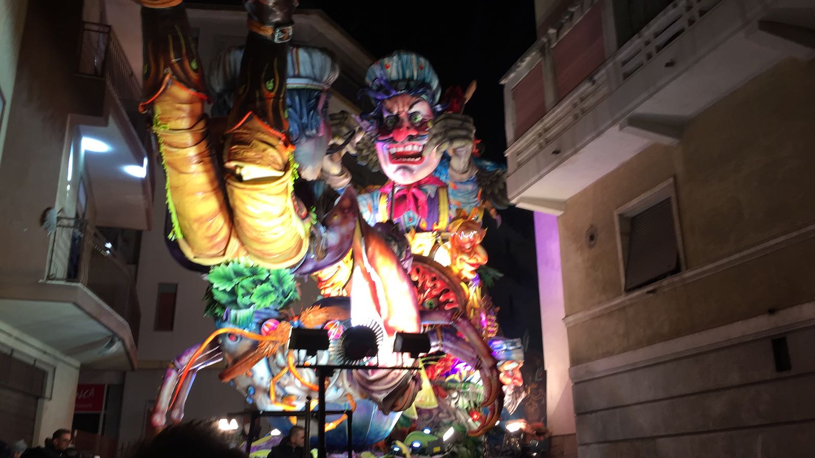 Al via il Carnevale di Sciacca, sfilata di qualita' delle opere in concorso