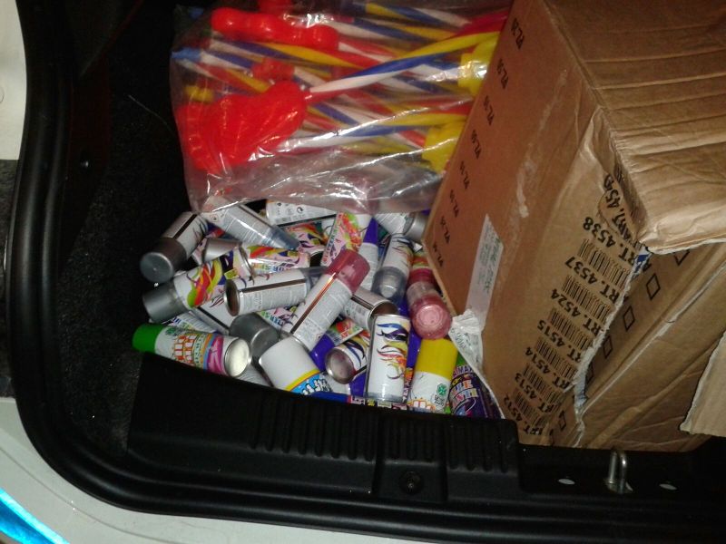 La Polizia municipale sequestra 500 bombolette spray e martelletti durante le ultime ore del Carnevale di Sciacca