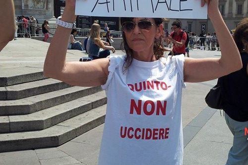 Niente incontro tra la Valenti e gli animalisti manifestanti, gli organizzatori non hanno voluto parlarle