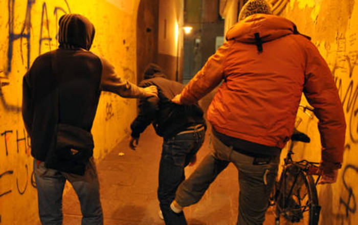 Siracusa. Bullismo a scuola, dodicenne picchiata perché considerata grassa