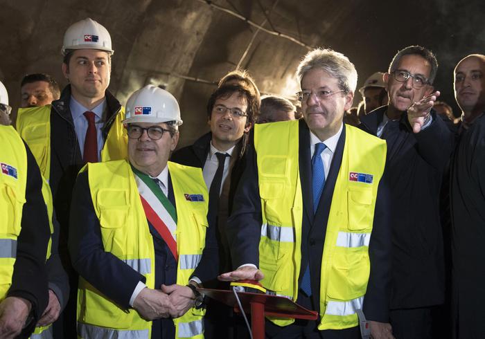 Il premier Gentiloni a Catania: "Questo il momento migliore per investire al sud"