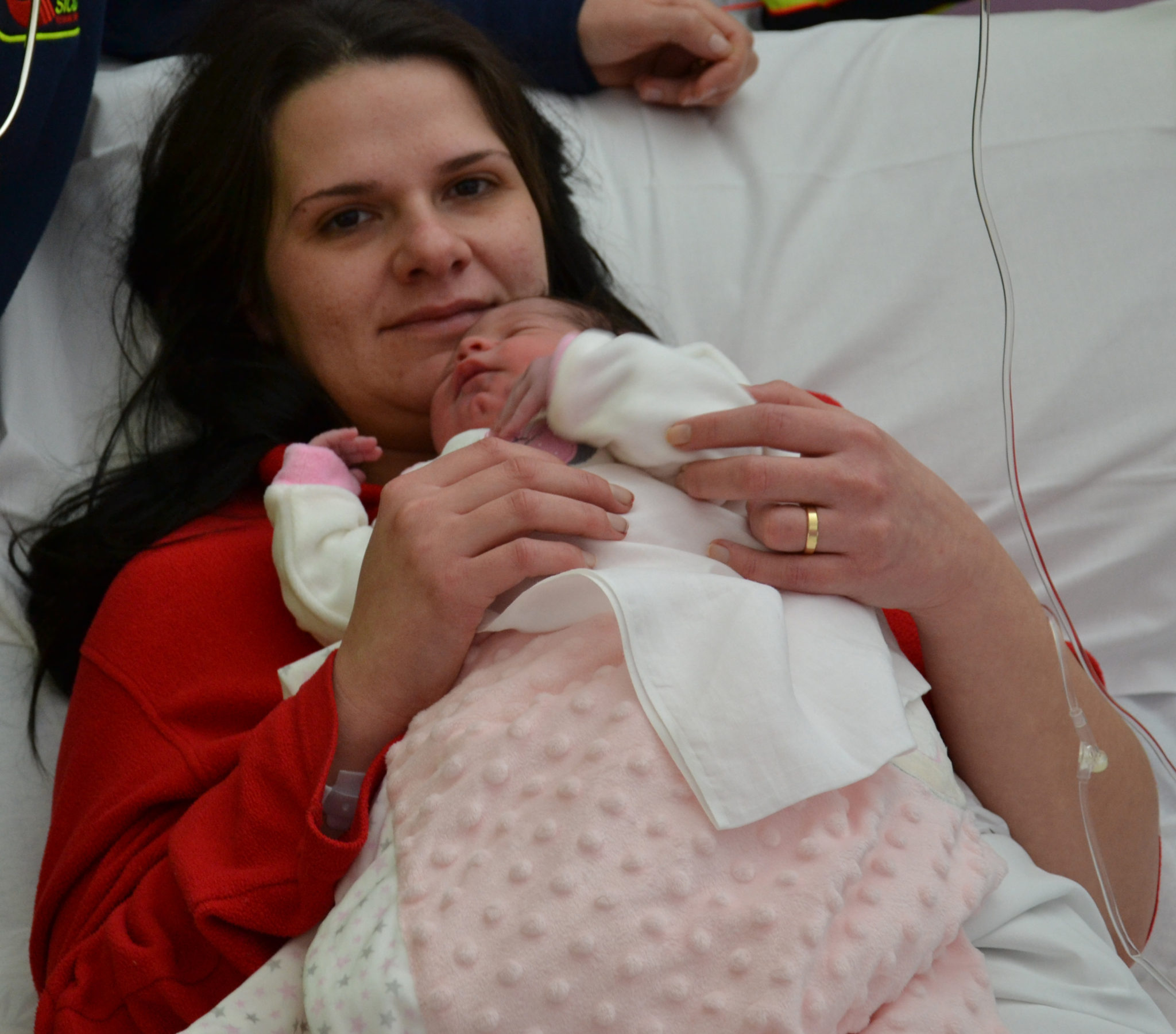 Marisol e la sua mamma stasera sono tornate a casa e il papà al battesimo vuole il personale del 118 che ha fatto nascere la bimba