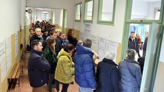 Attesa anche di un'ora ai seggi. Affluenza alle 19 a Sciacca, al 49,13 per cento