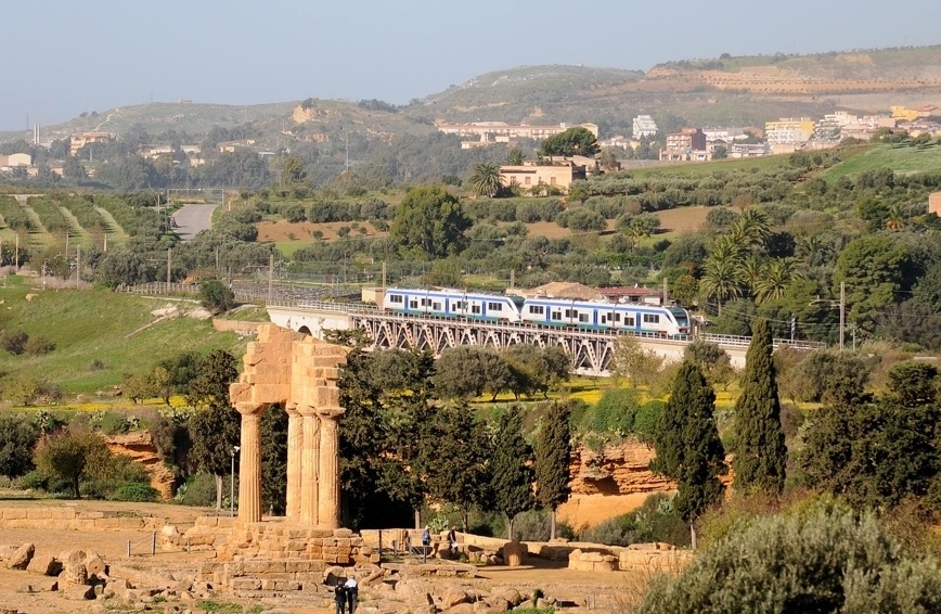 Treno d'epoca per la Valle dei templi di Agrigento in occasione del "Mandorlo in fiore"