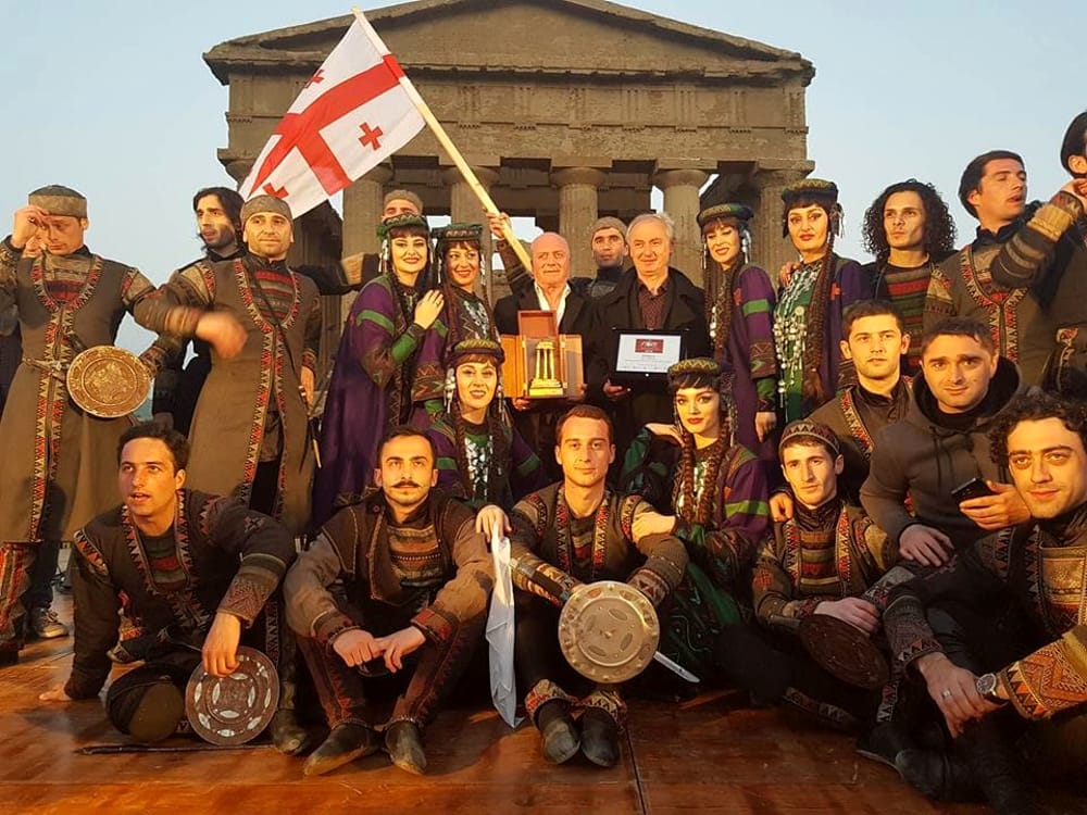 Il Tempio d'oro alla Georgia, si chiude la festa del Mandorlo in Fiore
