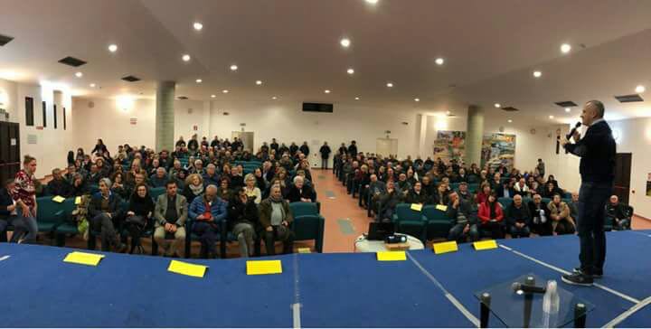 I Cinque Stelle riempiono il Centro Civico di Menfi e scaldano i motori per le amministrative